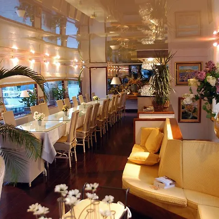 Bateau Le Phenicien * إج مورت
